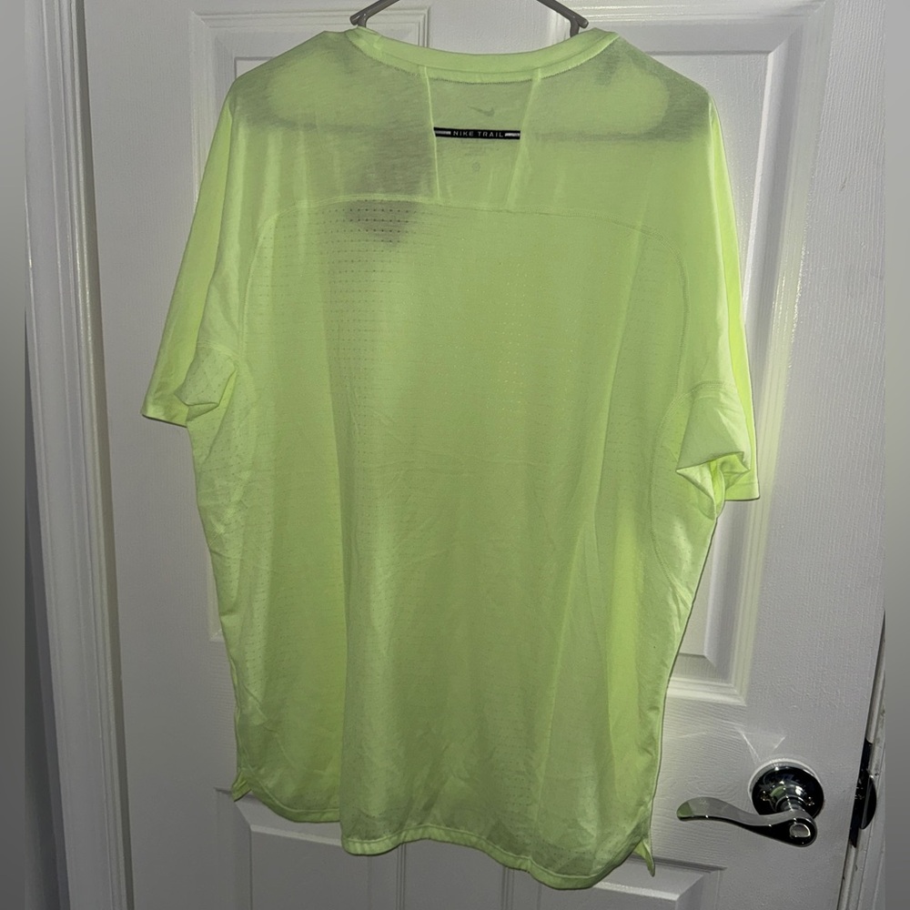 NWT Nike Men's Dri-FIT ADV Solar Chase Short Sleeve Color Barely Volt - size L - Picture 4 of 6